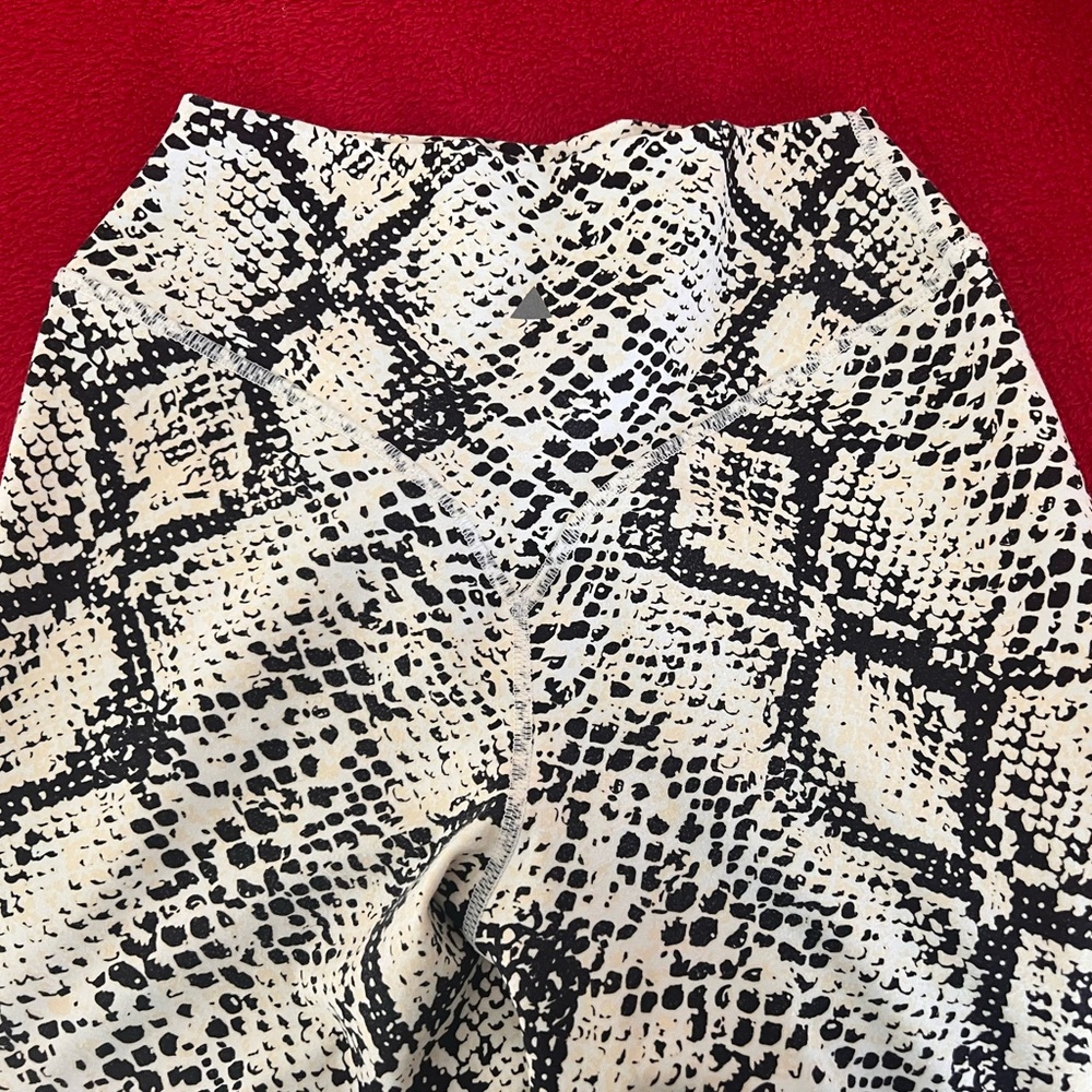 Balance Athletica shake print leggings